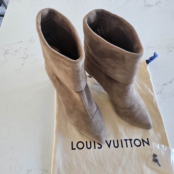 Louis Vuitton Taupe Suede boots Ankle Boots size 38 1/2, US size 8 - Picture 2 of 6
